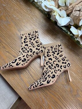 Cosy Island Leopard sock boots - 9
